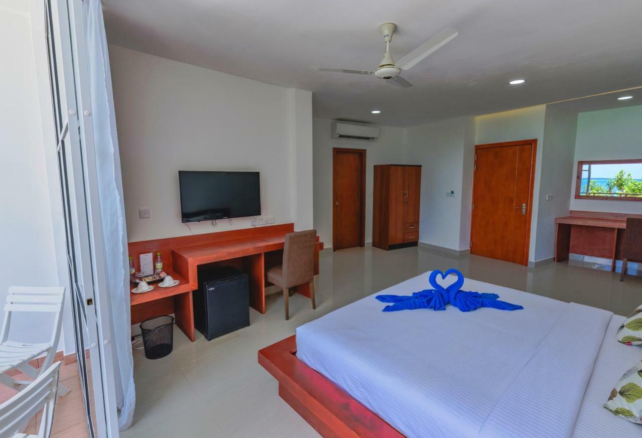 Athiri Beach Maldives Dhigurah  Exterior photo