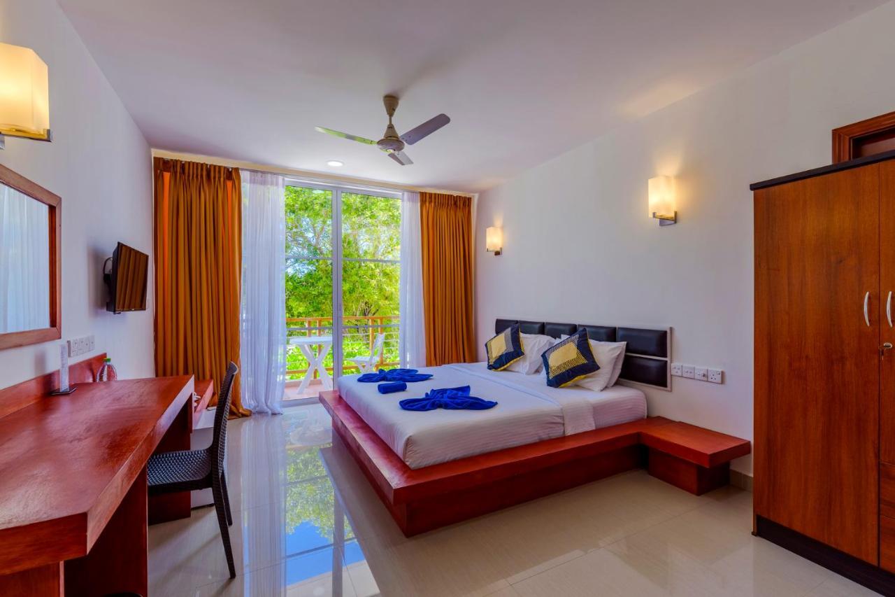 Athiri Beach Maldives Dhigurah  Exterior photo